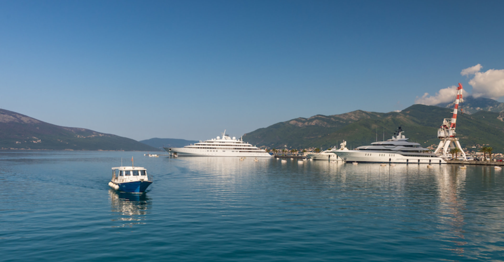 €500000 per week superyacht, superyachts docked.