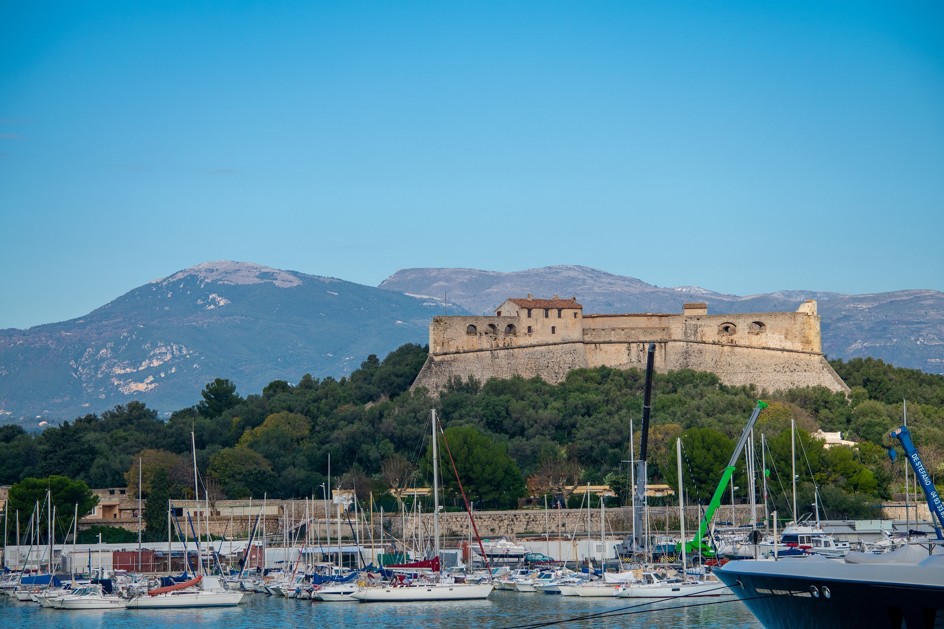antibes-yacht-charter